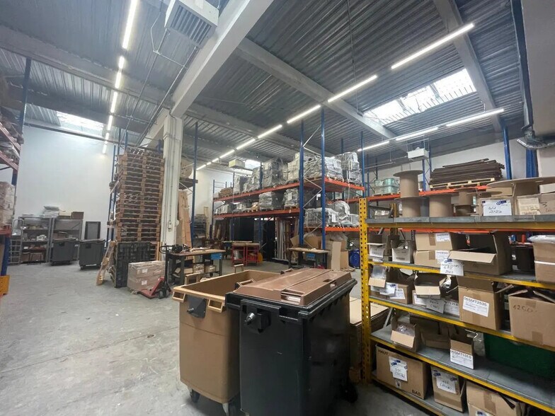 Local d'activités dans Lisses à vendre - Photo du bâtiment - Image 2 de 8