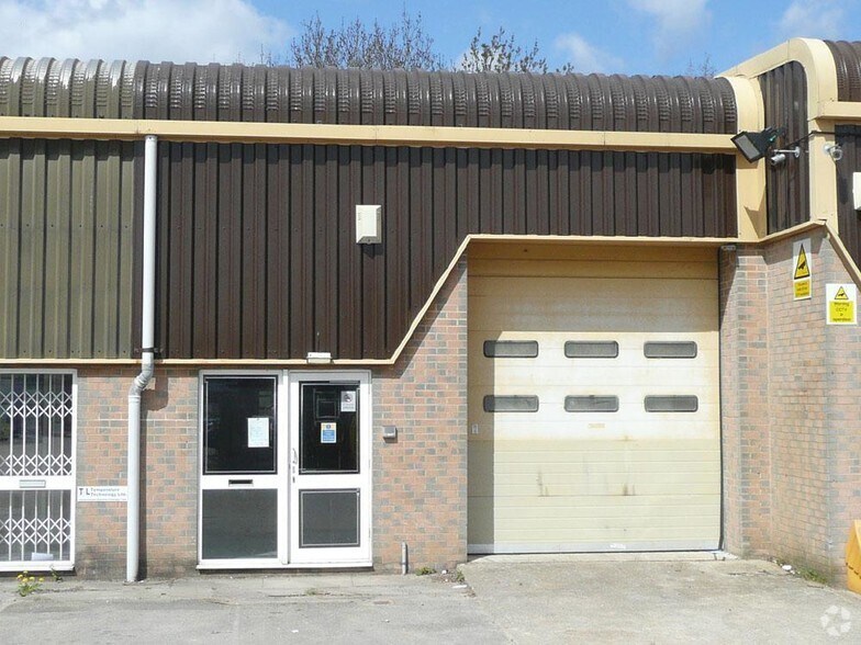 23-29 Ivanhoe Rd, Wokingham à vendre - Photo du bâtiment - Image 3 de 12