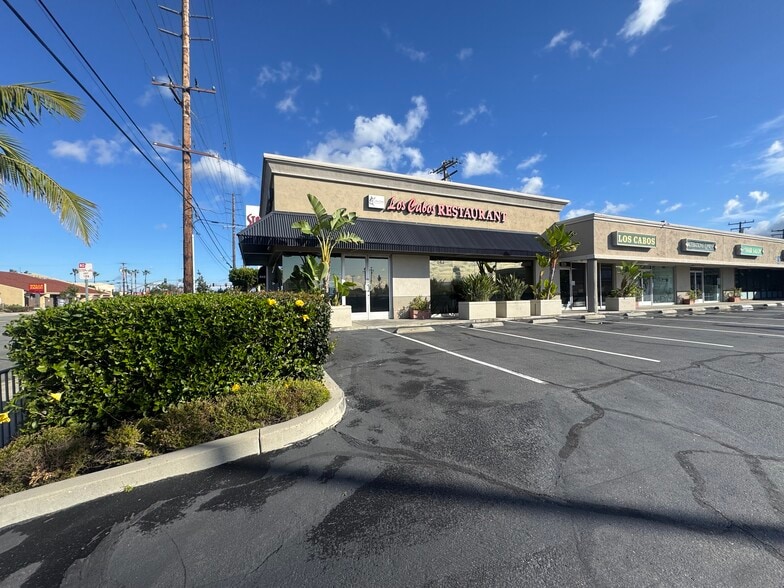821-843 N Tustin St, Orange, CA for lease - Building Photo - Image 1 of 14