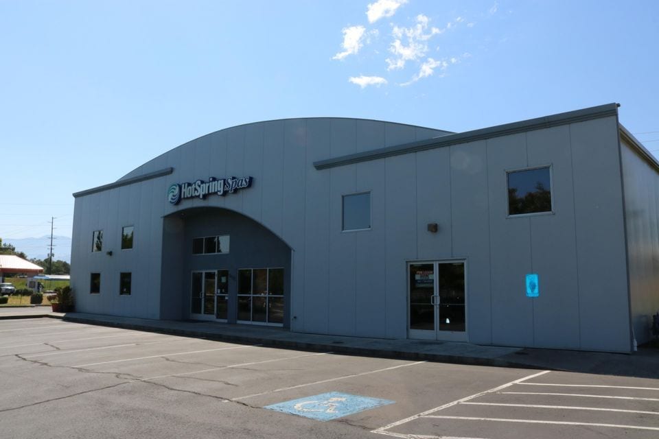 3052 Samike Dr, Medford, OR for lease Primary Photo- Image 1 of 5