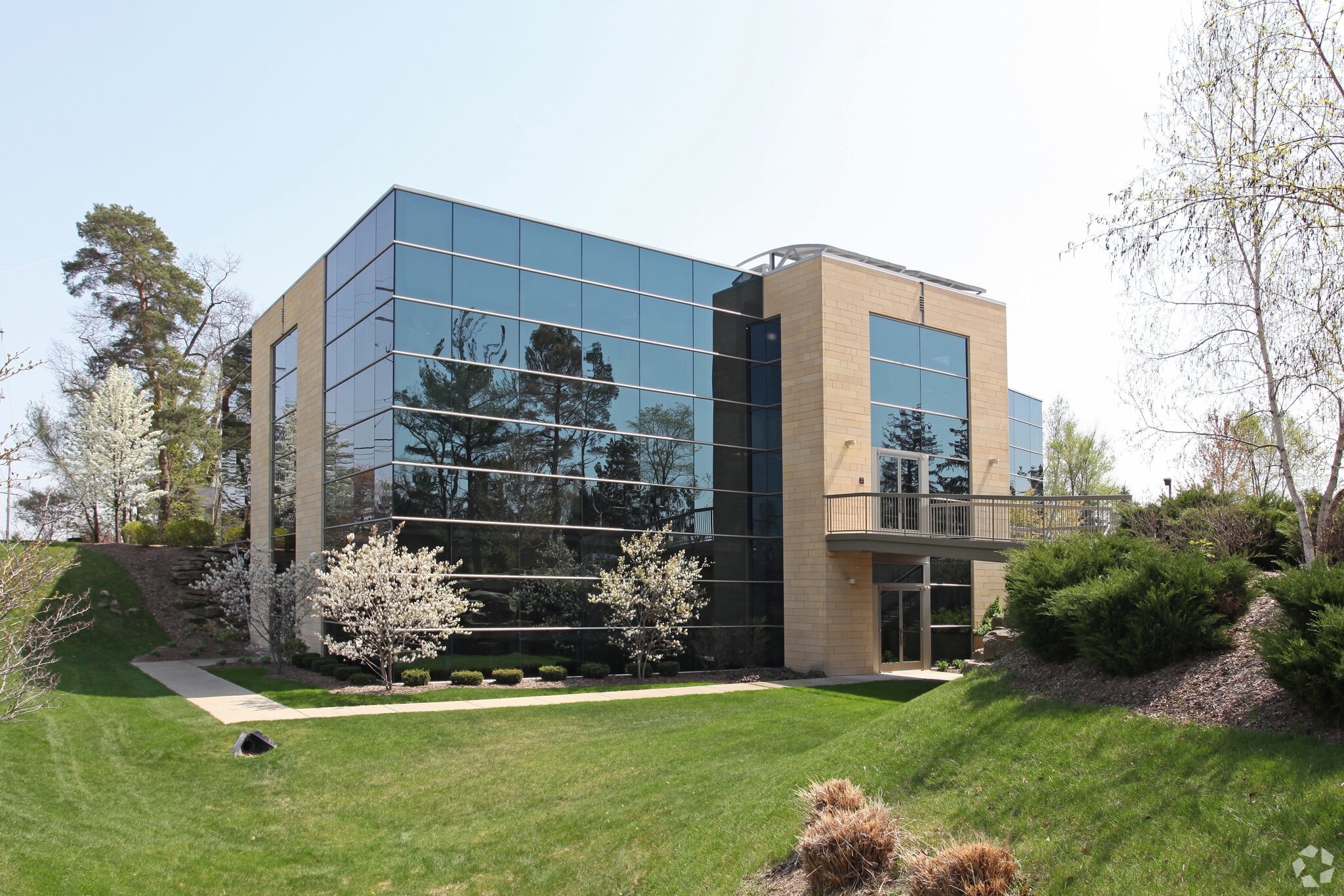 4940 Cascade Rd SE, Grand Rapids, MI for lease Primary Photo- Image 1 of 16