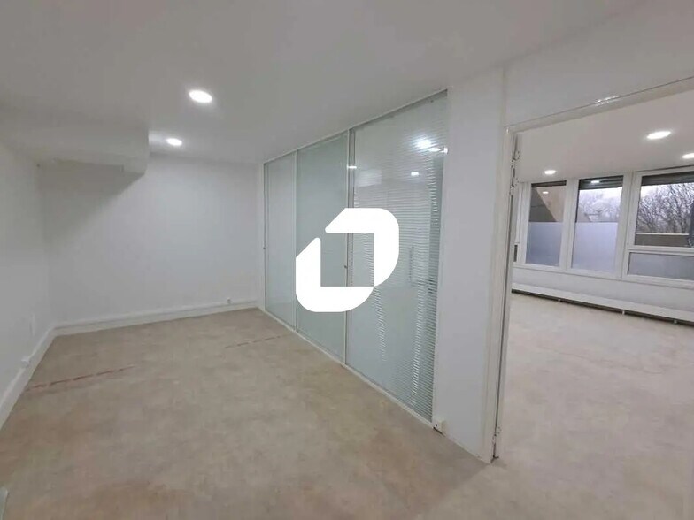 Bureau dans Nanterre à louer - Photo du bâtiment - Image 2 de 20