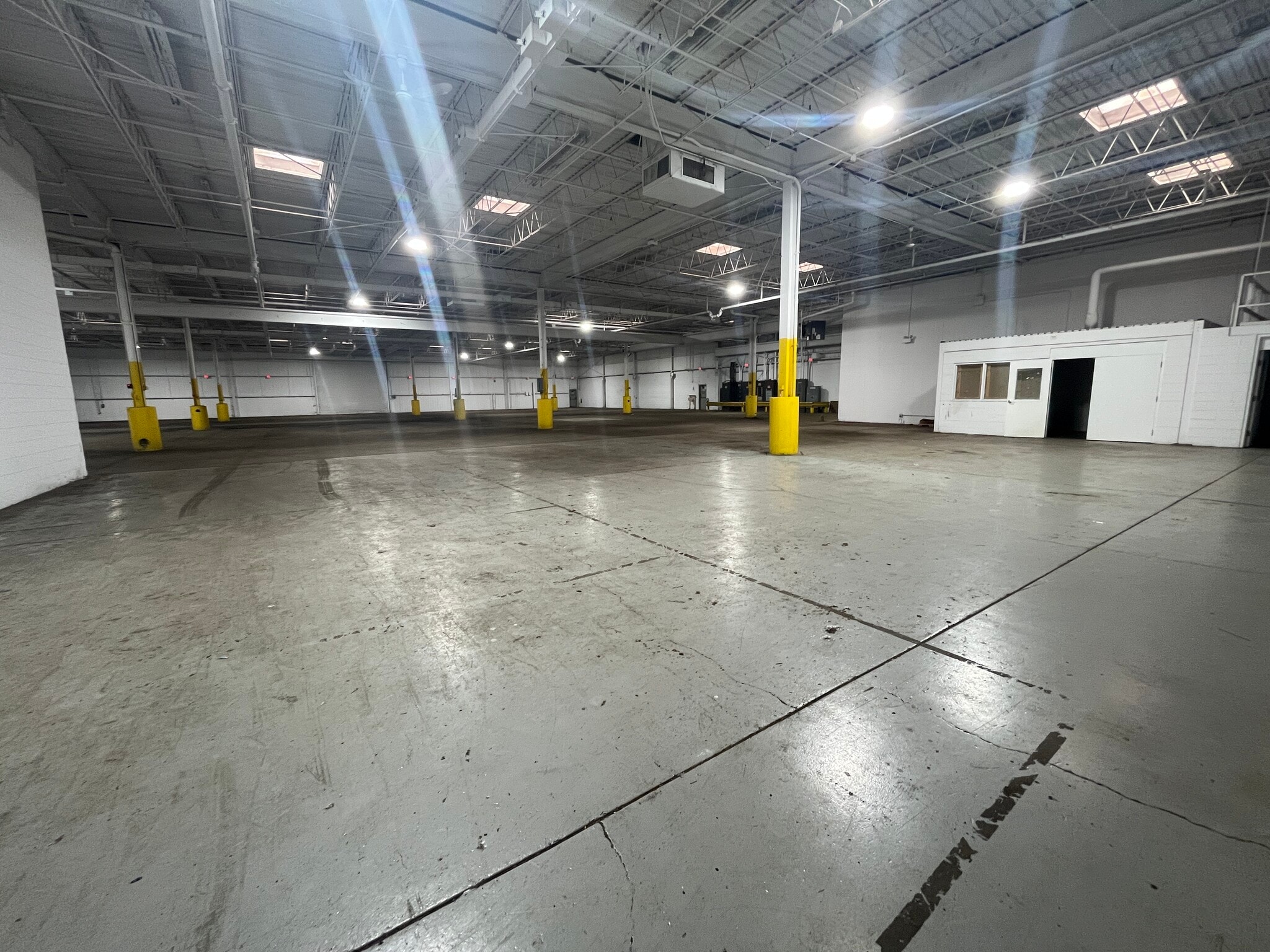 333 W Washington Blvd, Mundelein, IL for sale Interior Photo- Image 1 of 7