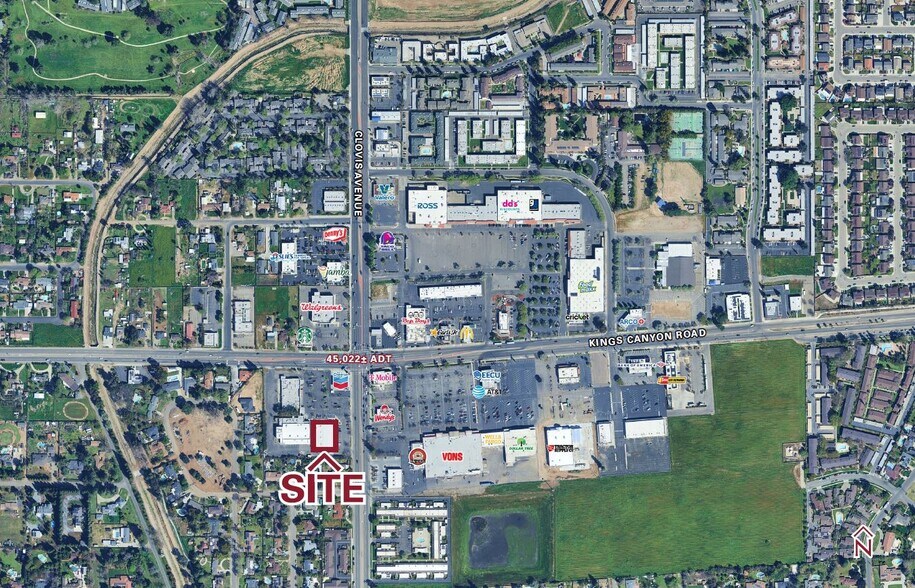 5574 E Kings Canyon Rd, Fresno, CA à louer - Photo du bâtiment - Image 2 de 3