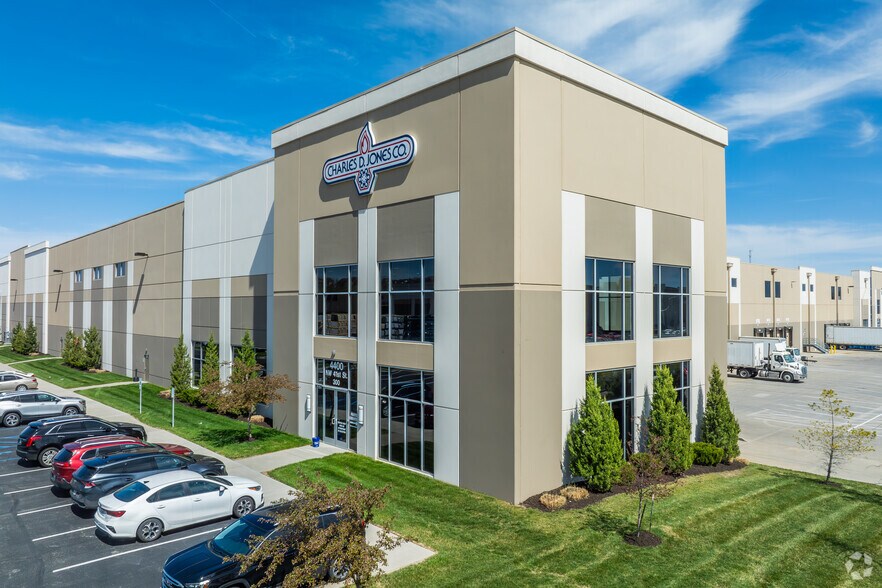 4400 NW 41st St, Riverside, MO à louer - Photo principale - Image 1 de 11