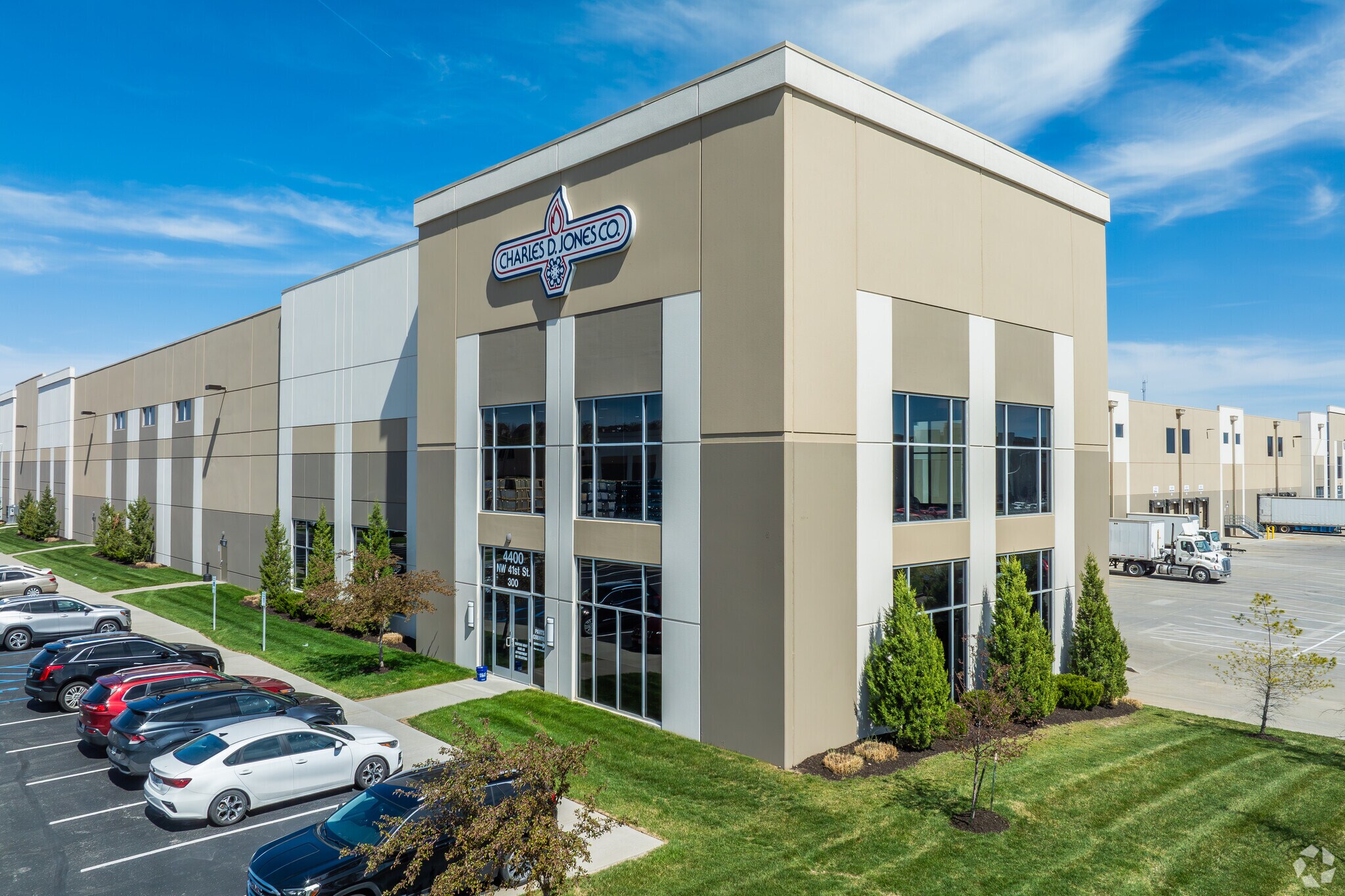 4400 NW 41st St, Riverside, MO à louer Photo principale- Image 1 de 12