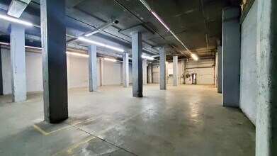 5565 Rue Paré, Mt Royal, QC for lease Interior Photo- Image 2 of 7