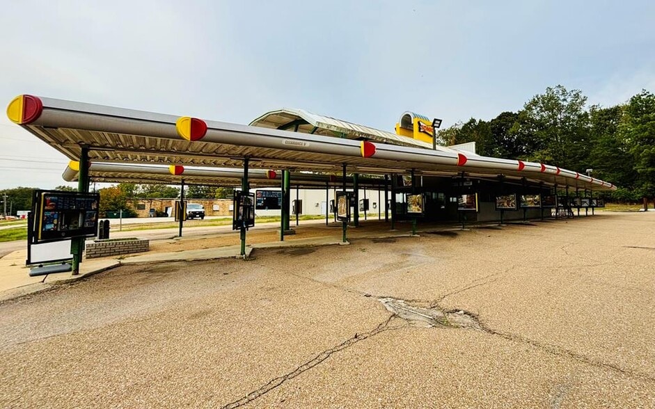 210 W Calhoun St, Bruce, MS for sale - Primary Photo - Image 1 of 2