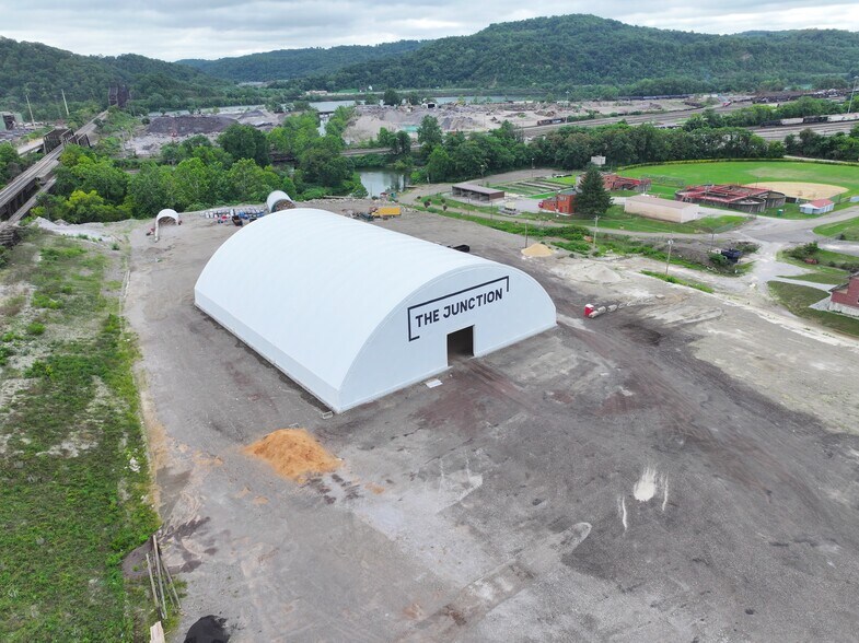 1900 Commercial Ave, Mingo Junction, OH à vendre - Photo du bâtiment - Image 3 de 3