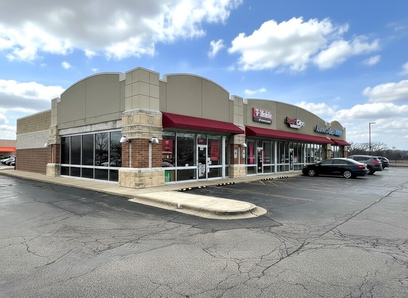 2445-2457 N Richmond Rd, McHenry, IL à louer - Photo du bâtiment - Image 1 de 7