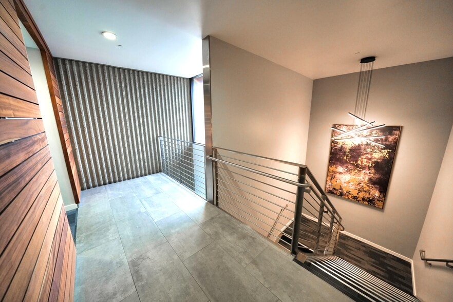 18008 Skypark Cir, Irvine, CA for lease - Interior Photo - Image 2 of 24