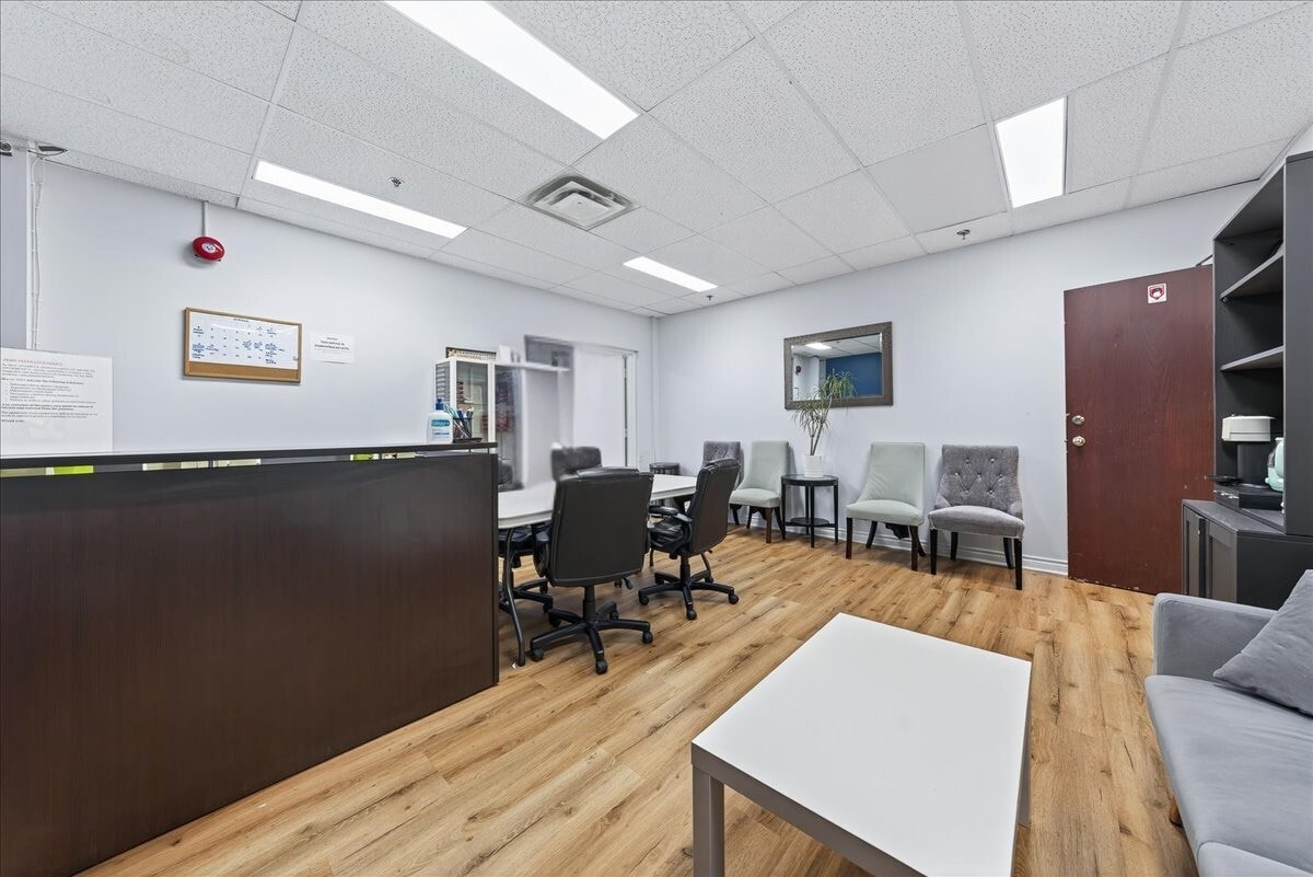 1550 S Gateway Rd, Mississauga, ON L4W 0A8 - Unit 339/350 - - Interior Photo - Image 2 of 4