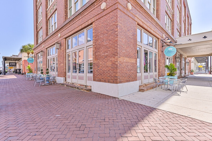 2425 Strand St, Galveston, TX for sale - Building Photo - Image 2 of 41