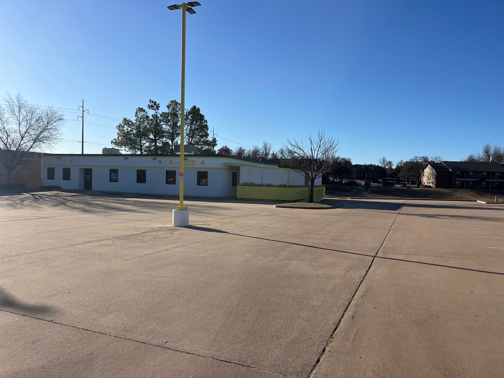 2100 E 2nd St, Edmond, OK à vendre Photo du bâtiment- Image 1 de 1