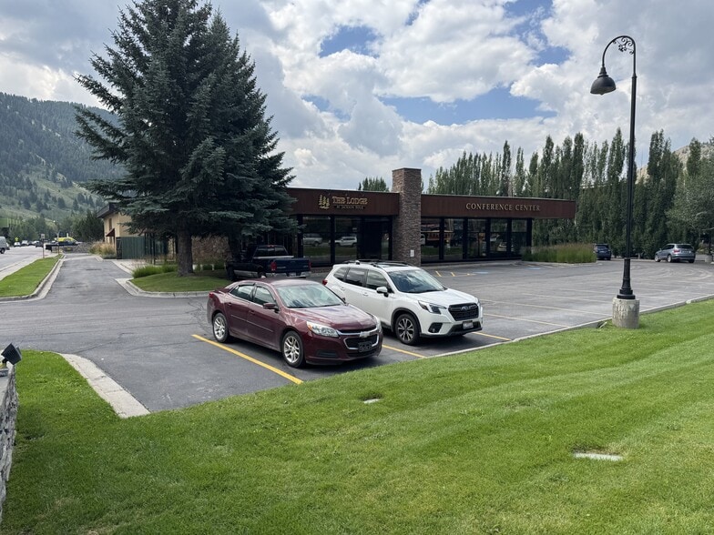 920 W Broadway, Jackson, WY for lease - Building Photo - Image 2 of 9