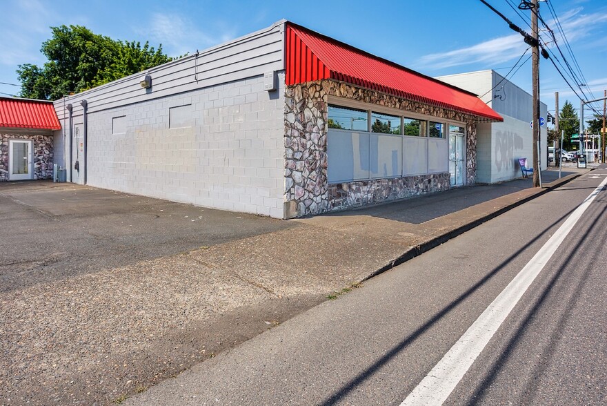 10234 NE Glisan St, Portland, OR for sale - Building Photo - Image 2 of 28