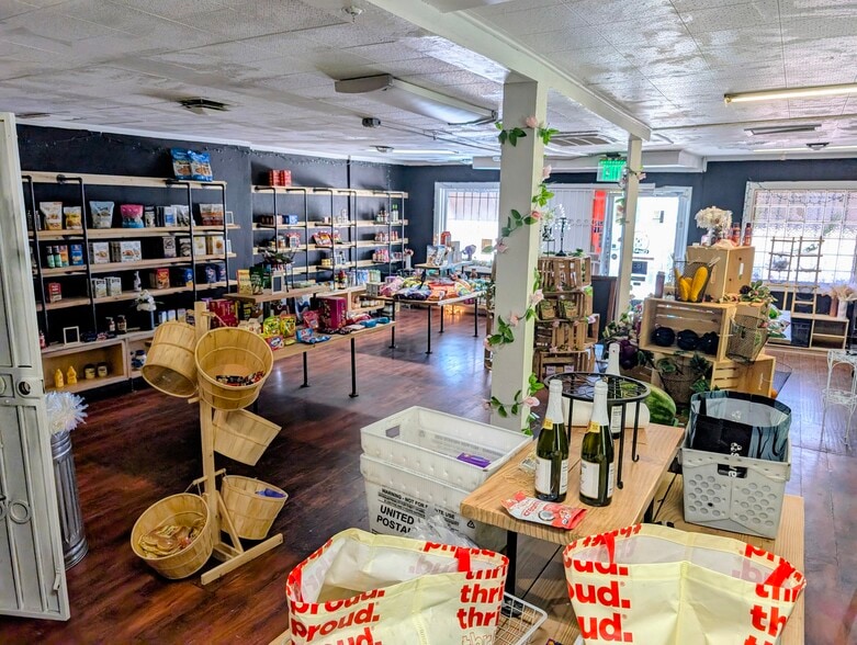 1636-1638 E Charleston Blvd, Las Vegas, NV for sale - Building Photo - Image 2 of 18