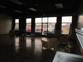 1325 N Main St, Adrian, MI à louer Photo intérieure- Image 2 de 4