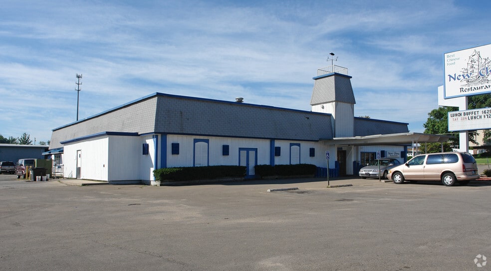 201 SW 29th St, Topeka, KS for sale - Building Photo - Image 2 of 11