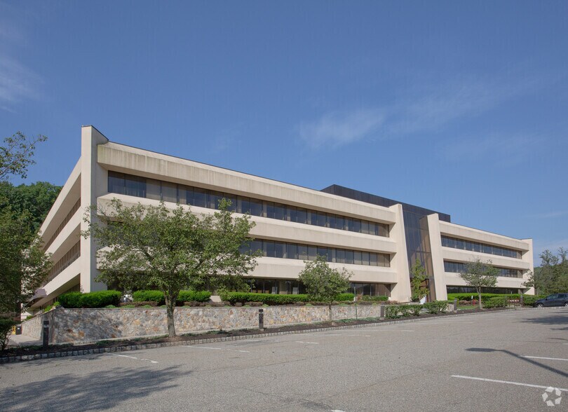 301 Gibraltar Dr, Morris Plains, NJ for lease - Building Photo - Image 2 of 5