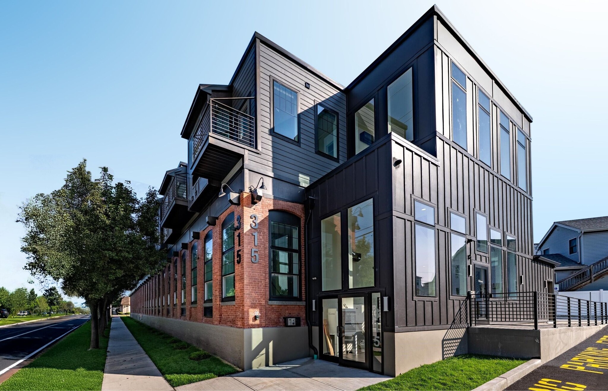 315 Railroad Ave, East Rutherford, NJ à vendre Photo principale- Image 1 de 9