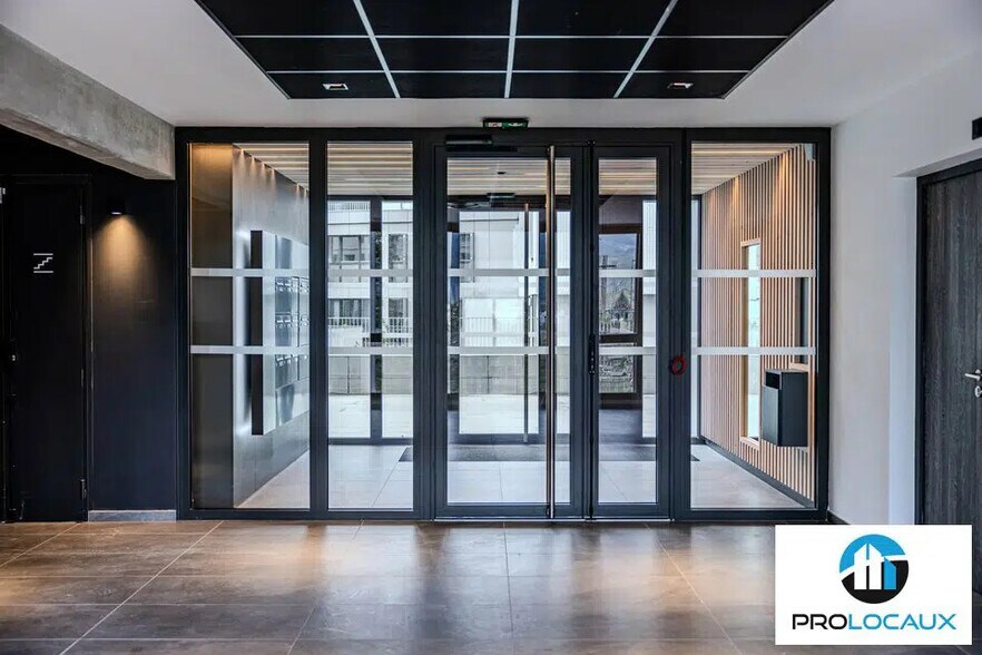 Bureau dans Grenoble à louer - Hall d’entrée - Image 3 de 12