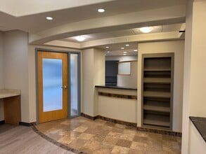 11755 W 112th St, Overland Park, KS à louer Photo intérieure- Image 2 de 3