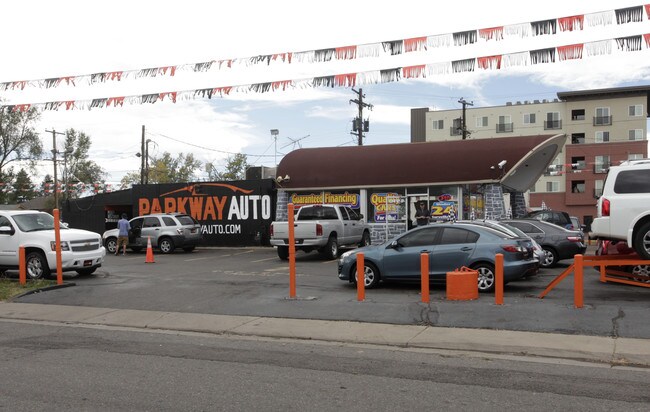 Plus de détails pour 4910 W Colfax Ave, Denver, CO - Commerce de détail à louer