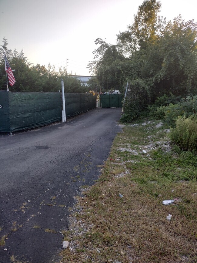 Plus de détails pour 1640 Veterans Memorial Hwy, Islandia, NY - Terrain à vendre