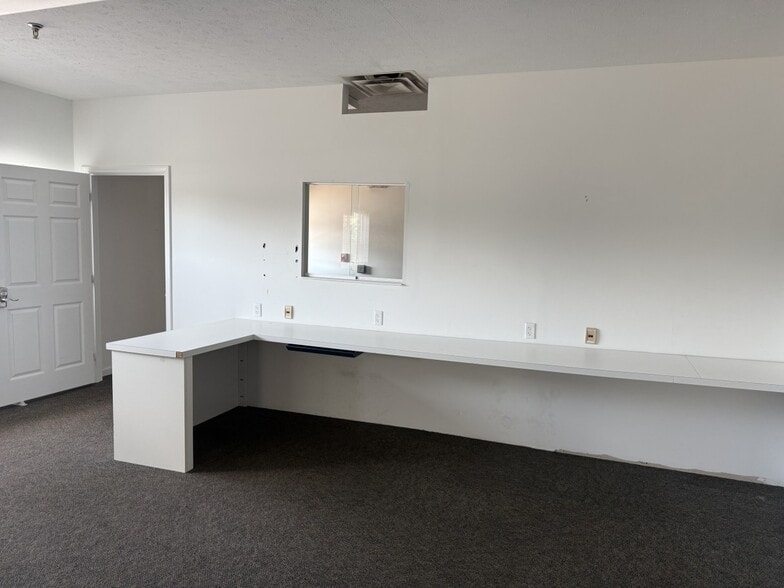 700 E Walnut St, Evansville, IN for lease - Interior Photo - Image 2 of 5