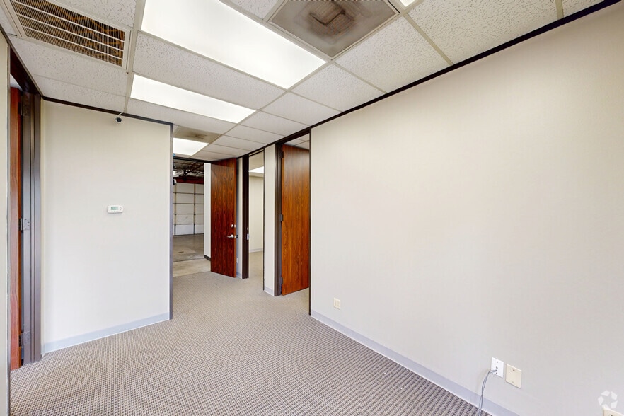 1400 N Sam Houston Pky E, Houston, TX for lease - Matterport 3D Scan - Image 3 of 10