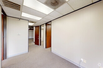 1400 N Sam Houston Pky E, Houston, TX à louer Numérisation 3D de Matterport- Image 1 de 6