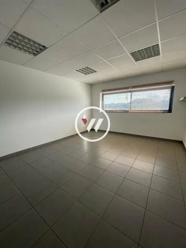 Office in Gardanne for lease Interior Photo- Image 1 of 7