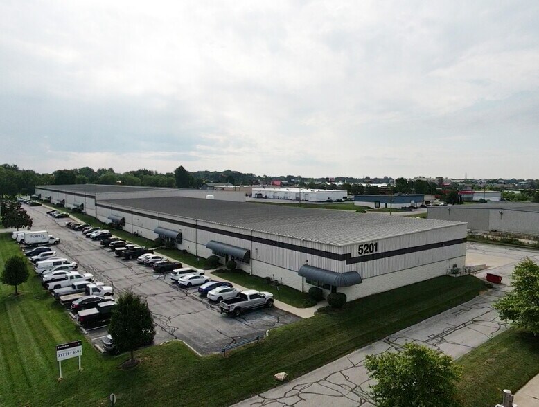 5201 Park Emerson Dr, Indianapolis, IN à louer - Photo du bâtiment - Image 1 de 1