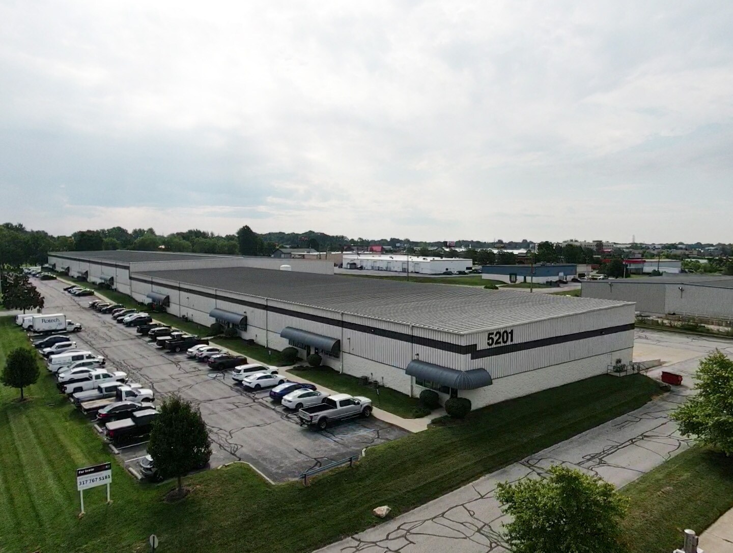 5201 Park Emerson Dr, Indianapolis, IN à louer Photo du bâtiment- Image 1 de 2