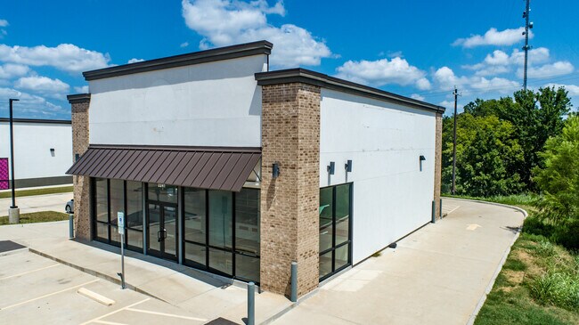 More details for 2241 E Austin St, Giddings, TX - Retail for Sale