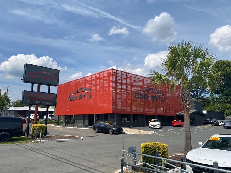 6353 E Independence Blvd, Charlotte, NC for lease - Building Photo - Image 2 of 10