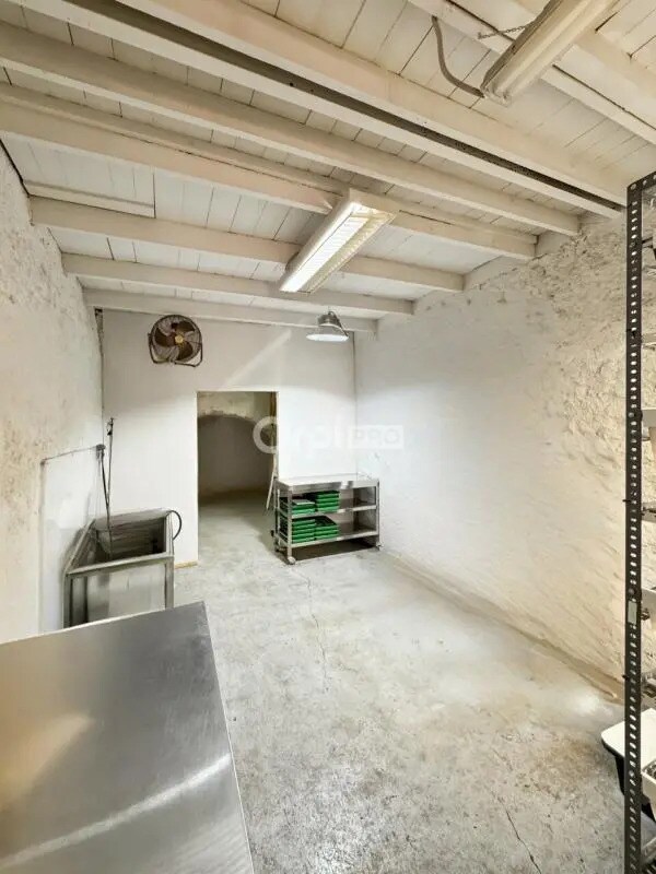 Retail in Marseille for lease Interior Photo- Image 1 of 6