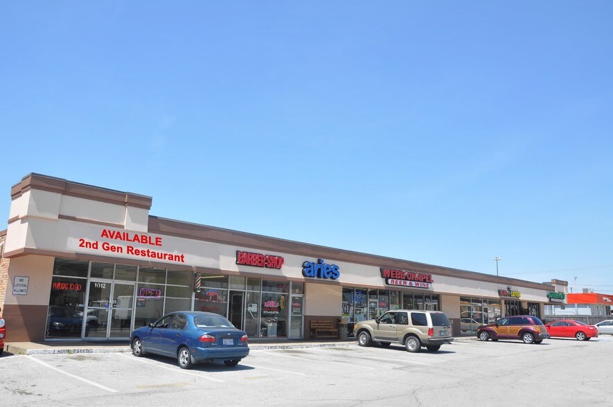 1000-1012 Webb Chapel Rd, Carrollton, TX à louer - Photo du bâtiment - Image 3 de 5