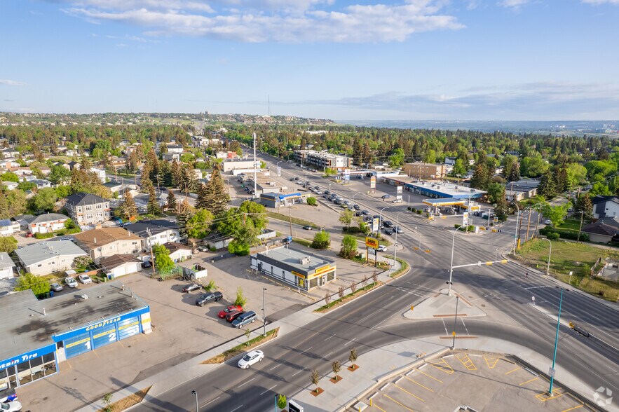 905 37th St SW, Calgary, AB à louer - Aérien - Image 2 de 5