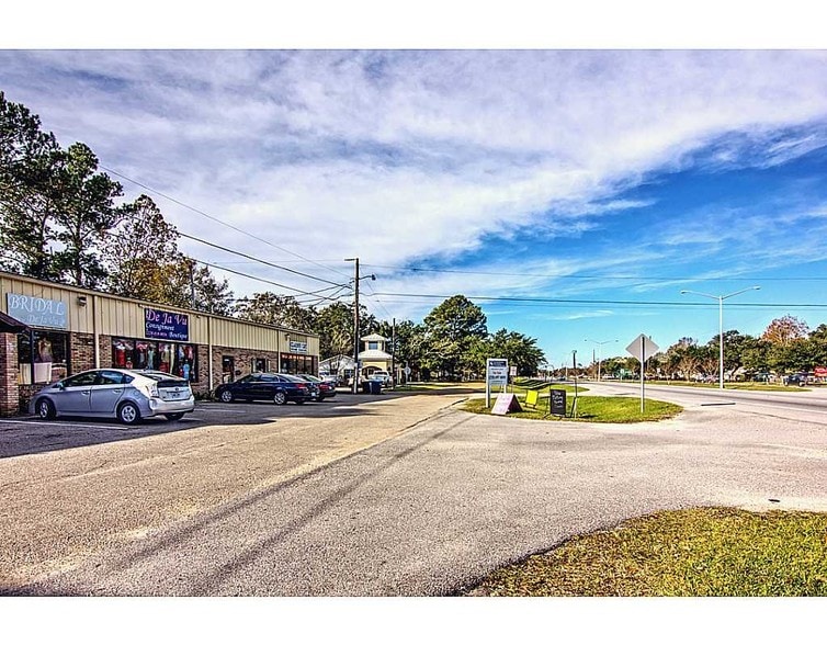1818 Bienville Blvd, Ocean Springs, MS à vendre - Photo du bâtiment - Image 2 de 5