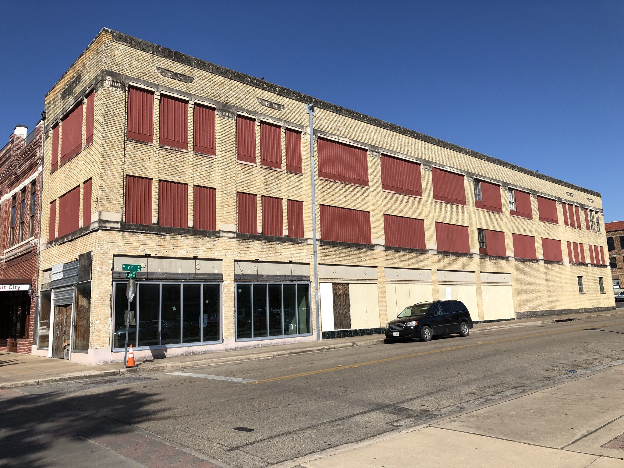 701 Austin Ave, Waco, TX à louer Photo principale- Image 1 de 16