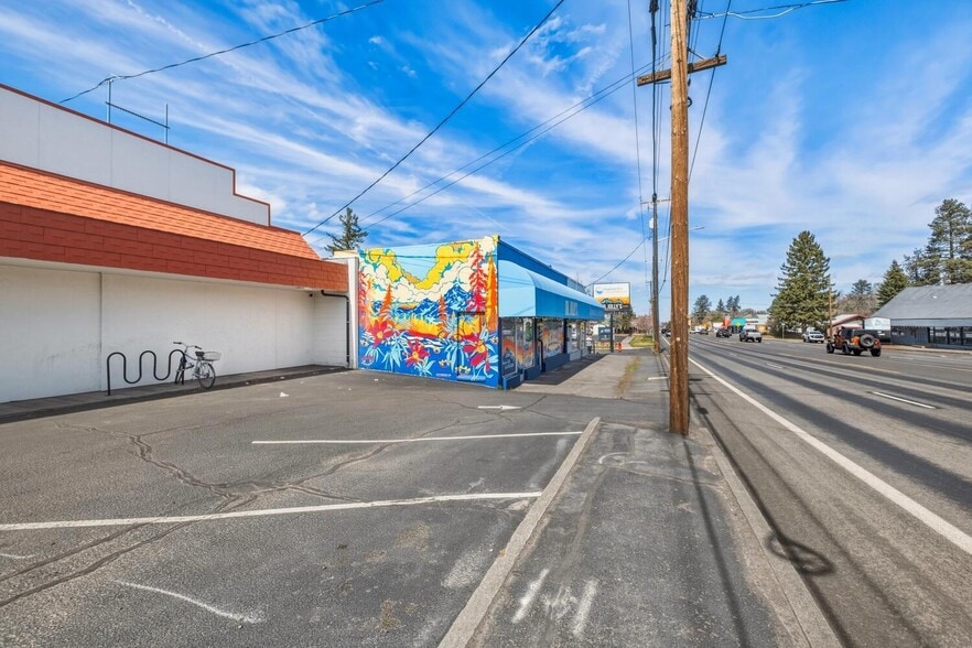 407 SE 3rd St, Bend, OR for sale - Building Photo - Image 3 of 23