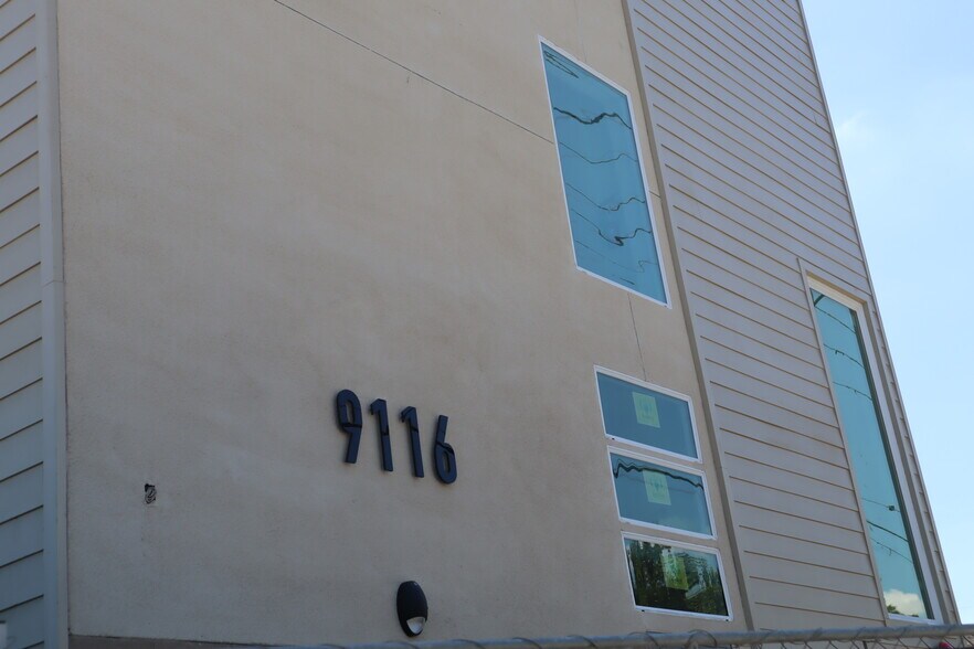 9116 S Vermont Ave, Los Angeles, CA à vendre - Photo du bâtiment - Image 3 de 8