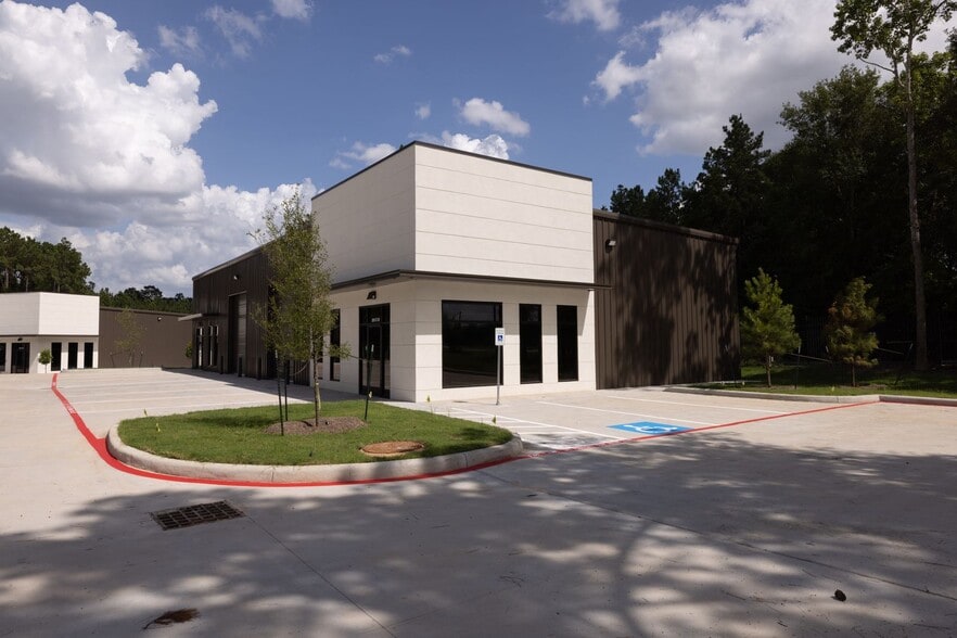 3513 N Loop 336 W, Conroe, TX à vendre - Photo du bâtiment - Image 2 de 19