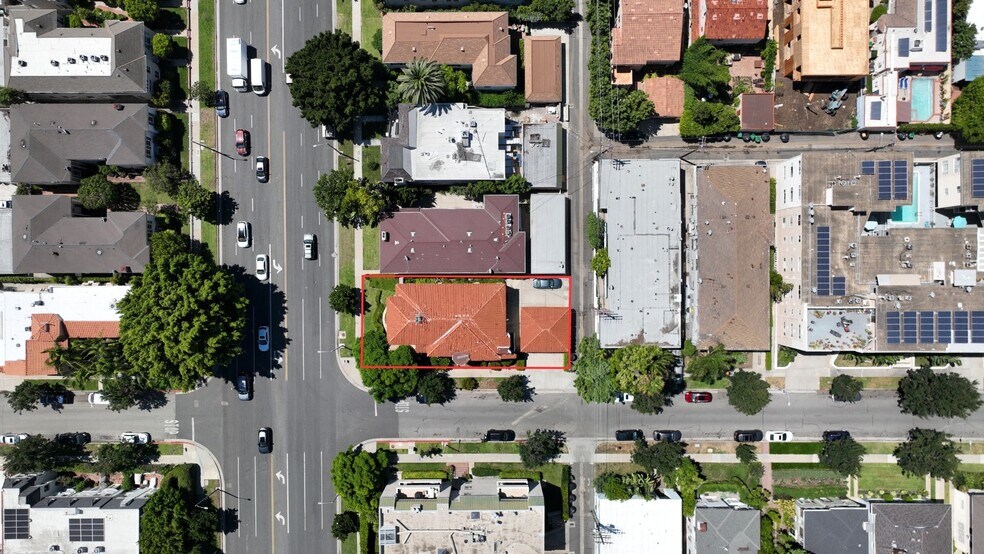 369 S Elm Dr, Beverly Hills, CA à vendre - Photo du bâtiment - Image 2 de 8