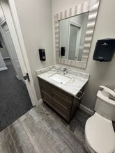 1901 Central Dr, Bedford, TX à louer Photo intérieure- Image 2 de 7