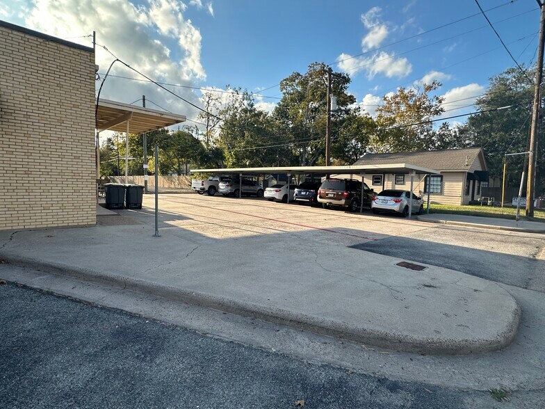 500 W Main St, Tomball, TX à louer - Photo du bâtiment - Image 2 de 4