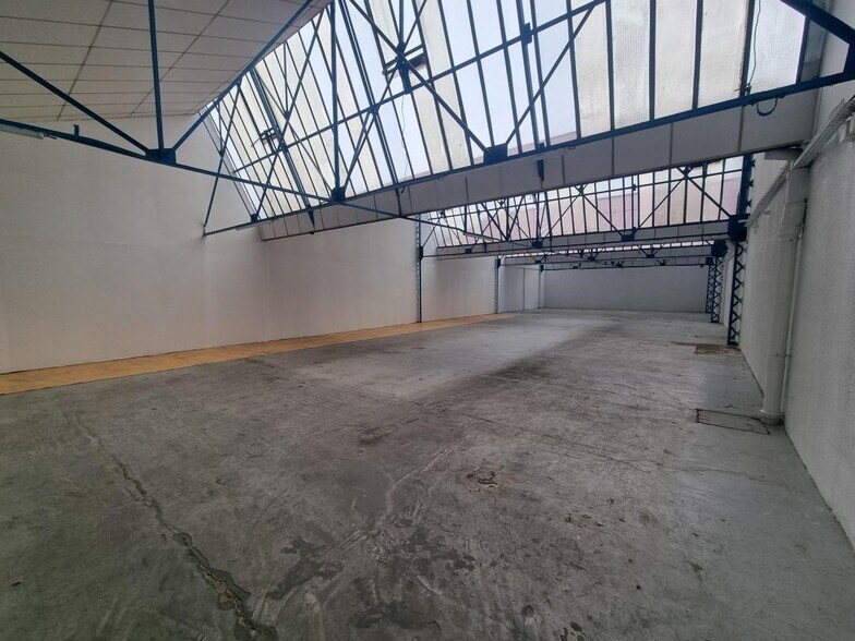 Bureau dans Montreuil à louer - Photo du bâtiment - Image 2 de 6
