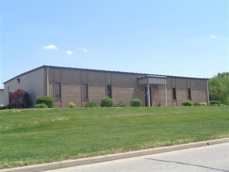 703 N Chestnut St, Huntingburg, IN for sale - Building Photo - Image 2 of 7